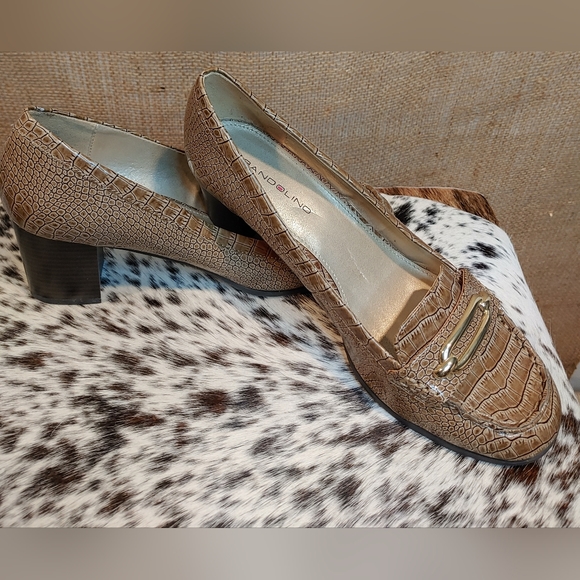 Bandolino Faux Patent Leather Heeled Loafer / Snake Pattern - Size 8.5 - Picture 6 of 8